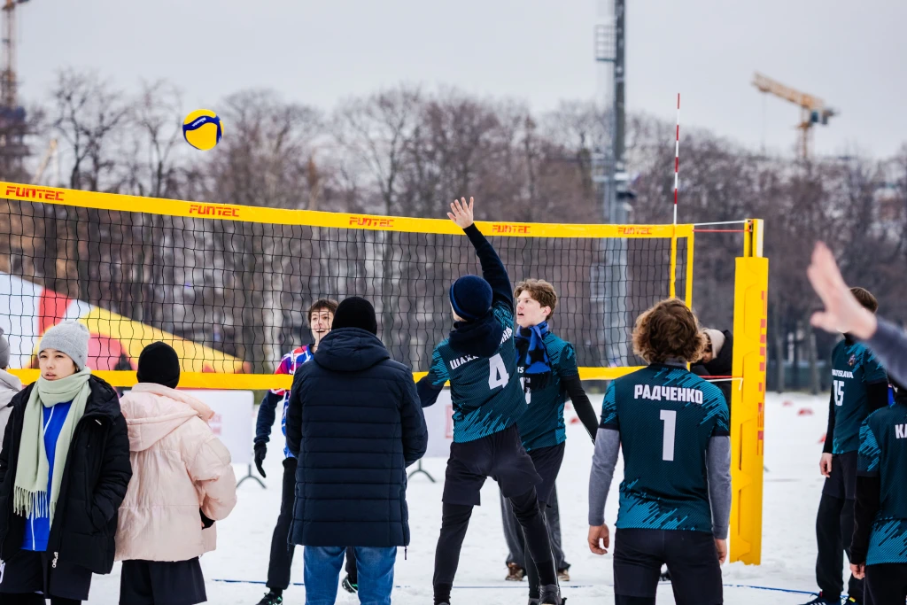 Волейбол на снегу